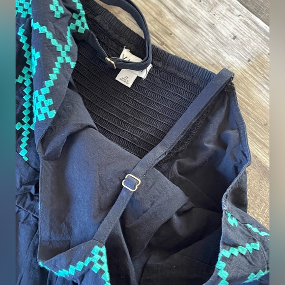 Maxi dress with adjustable spaghetti straps and elastic back. - Picture 3 of 6